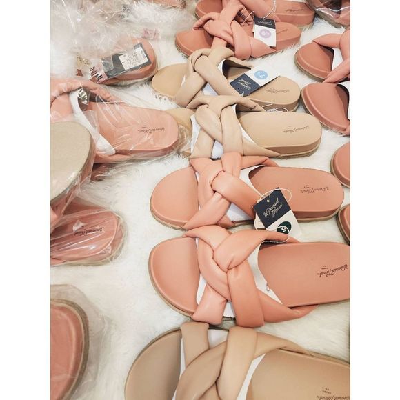 Large reseller Bundle of Universal Thread shoes - Picture 5 of 11